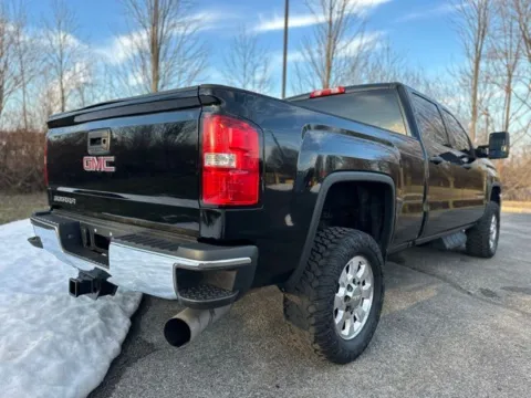 More photos of 2019 GMC Sierra 2500HD at Indy Luxury Motorsports, IN
