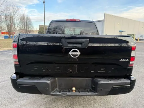 More photos of 2022 Nissan Frontier S at Indy Luxury Motorsports, IN