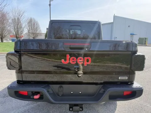 More photos of 2021 Jeep Gladiator Overland at Indy Luxury Motorsports, IN