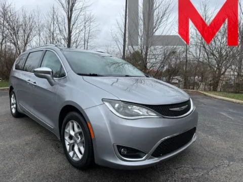 Silver 2020 Chrysler Pacifica Limited for sale in Indianapolis, IN