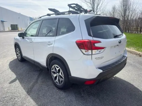 More photos of 2021 Subaru Forester Premium at Indy Luxury Motorsports, IN