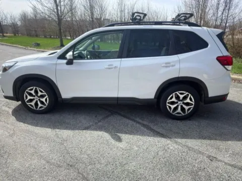 More photos of 2021 Subaru Forester Premium at Indy Luxury Motorsports, IN