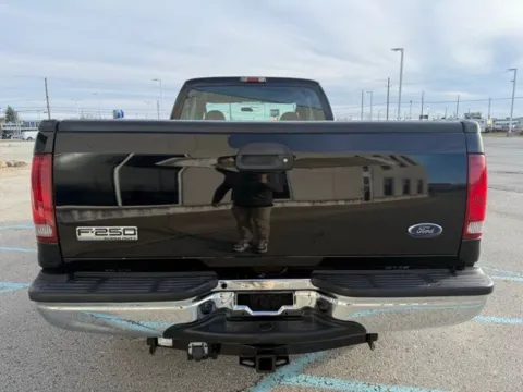 More photos of 2005 Ford F-250SD at Indy Luxury Motorsports, IN