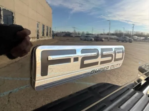 More photos of 2005 Ford F-250SD at Indy Luxury Motorsports, IN