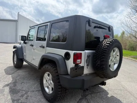 More photos of 2010 Jeep Wrangler Unlimited Rubicon at Indy Luxury Motorsports, IN
