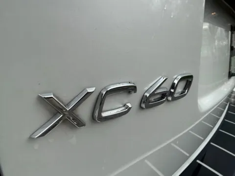 More photos of 2016 Volvo XC60 T6 Drive-E Platinum at Indy Luxury Motorsports, IN