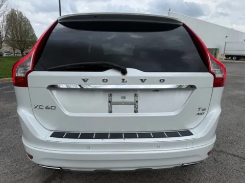 More photos of 2016 Volvo XC60 T6 Drive-E Platinum at Indy Luxury Motorsports, IN