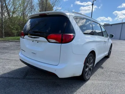 More photos of 2020 Chrysler Pacifica Touring L Plus at Indy Luxury Motorsports, IN