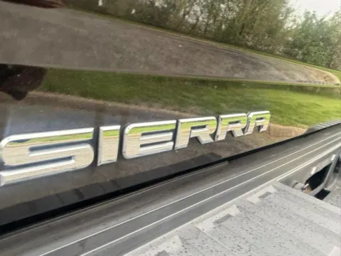 More photos of 2018 GMC Sierra 2500HD Denali at Indy Luxury Motorsports, IN