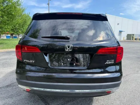 More photos of 2017 Honda Pilot Elite at Indy Luxury Motorsports, IN