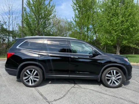 Photos of 2017 Honda Pilot Elite for sale in Indianapolis, IN at Indy Luxury Motorsports