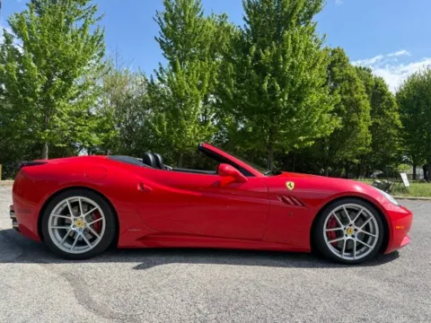 Photos of 2013 Ferrari California for sale in Indianapolis, IN at Indy Luxury Motorsports