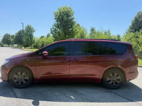 Another view of 2020 Chrysler Pacifica Hybrid Limited for sale in Indianapolis, IN at Indy Luxury Motorsports