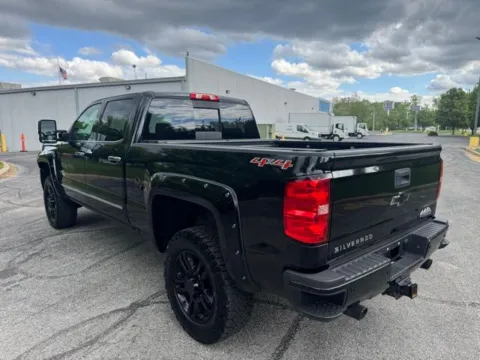 More photos of 2017 Chevrolet Silverado 2500HD High Country at Indy Luxury Motorsports, IN