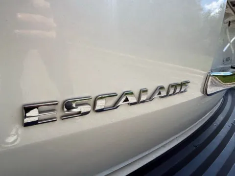 More photos of 2007 Cadillac Escalade at Indy Luxury Motorsports, IN