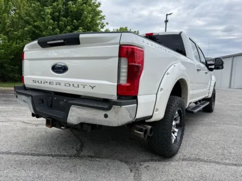 More photos of 2019 Ford F-250SD Lariat at Indy Luxury Motorsports, IN