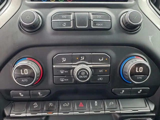 2019 Chevrolet Silverado 1500 RST - Photo 13