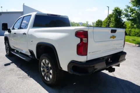 More photos of 2022 Chevrolet Silverado 2500 HD Custom at Indy Luxury Motorsports, IN