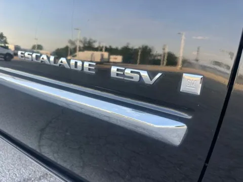 More photos of 2008 Cadillac Escalade ESV at Indy Luxury Motorsports, IN
