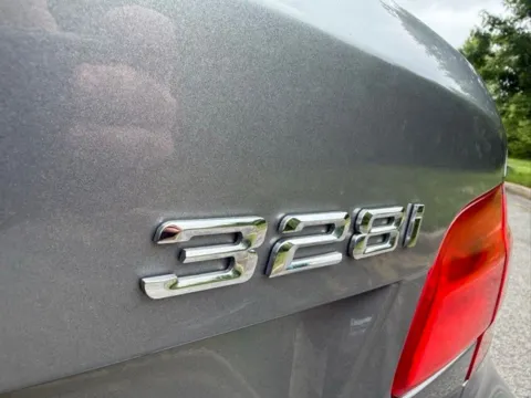 More photos of 2011 BMW 3 Series 328i xDrive at Indy Luxury Motorsports, IN