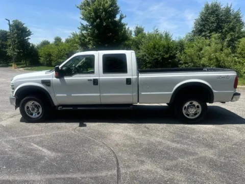 More photos of 2009 Ford F-350SD XLT at Indy Luxury Motorsports, IN