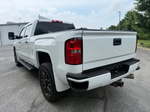 More photos of 2016 GMC Sierra 2500HD SLT at Indy Luxury Motorsports, IN