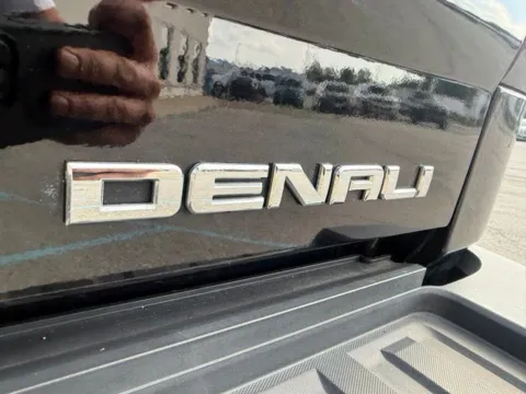 More photos of 2017 GMC Sierra 2500HD Denali at Indy Luxury Motorsports, IN
