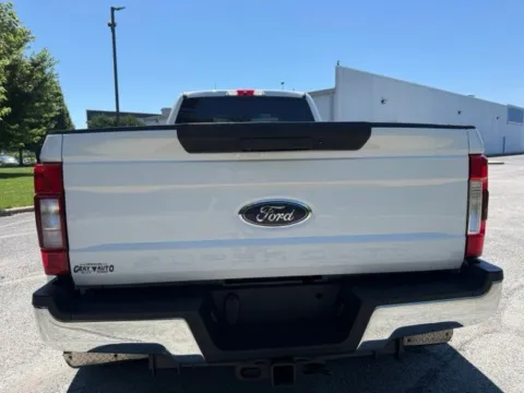 More photos of 2019 Ford F-450SD XL at Indy Luxury Motorsports, IN