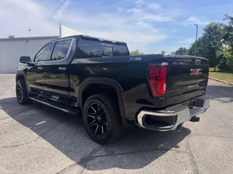 More photos of 2021 GMC Sierra 1500 SLT at Indy Luxury Motorsports, IN