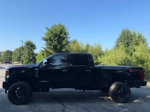 More photos of 2018 Ford F-250SD Platinum at Indy Luxury Motorsports, IN