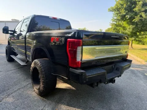 More photos of 2018 Ford F-250SD Platinum at Indy Luxury Motorsports, IN
