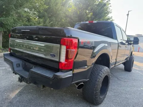 More photos of 2018 Ford F-250SD Platinum at Indy Luxury Motorsports, IN