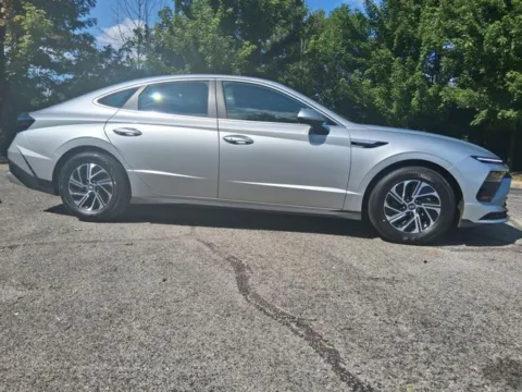 More photos of 2026 Hyundai Sonata Hybrid Blue at Indy Luxury Motorsports, IN