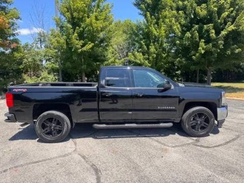 Another view of 2017 Chevrolet Silverado 1500 LT for sale in Indianapolis, IN at Indy Luxury Motorsports