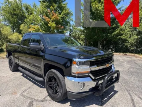 Black 2017 Chevrolet Silverado 1500 LT for sale in Indianapolis, IN