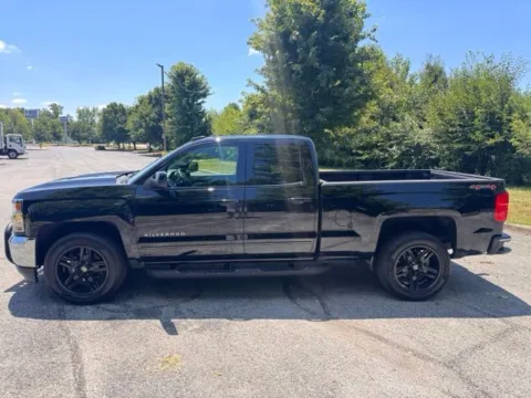 More photos of 2017 Chevrolet Silverado 1500 LT at Indy Luxury Motorsports, IN
