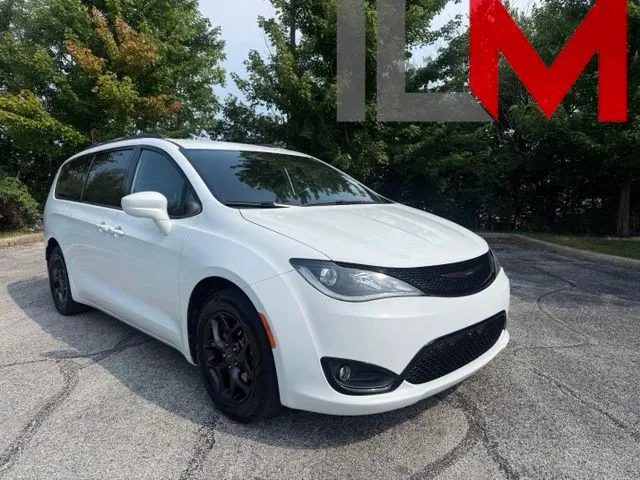 White 2019 Chrysler Pacifica Touring L for sale in Indianapolis, IN