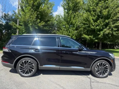 Photos of 2020 Lincoln Aviator Reserve for sale in Indianapolis, IN at Indy Luxury Motorsports