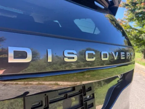 More photos of 2018 Land Rover Discovery HSE Luxury at Indy Luxury Motorsports, IN
