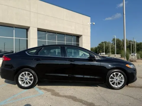 Photos of 2020 Ford Fusion SE for sale in Indianapolis, IN at Indy Luxury Motorsports