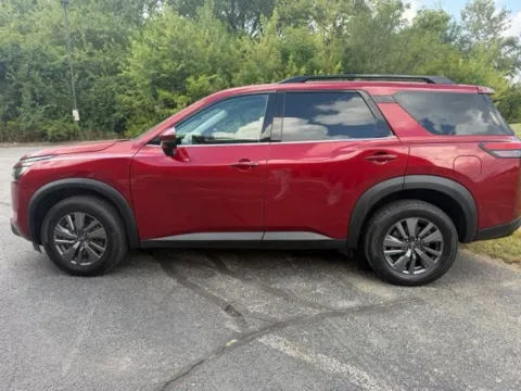 More photos of 2023 Nissan Pathfinder SV at Indy Luxury Motorsports, IN