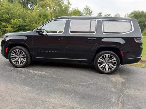 More photos of 2023 Jeep Grand Wagoneer Series III at Indy Luxury Motorsports, IN