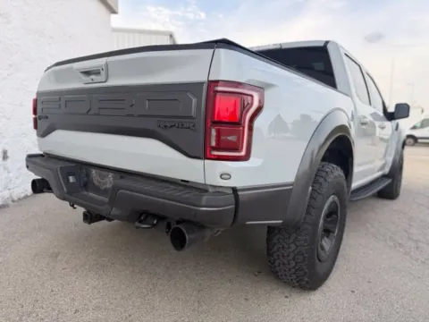 More photos of 2017 Ford F-150 Raptor at Indy Luxury Motorsports, IN