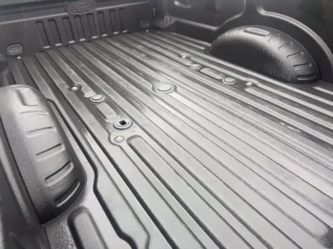 More photos of 2022 Ford F-350SD Platinum at Indy Luxury Motorsports, IN
