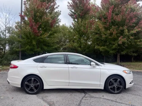 Photos of 2016 Ford Fusion SE for sale in Indianapolis, IN at Indy Luxury Motorsports