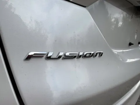 More photos of 2016 Ford Fusion SE at Indy Luxury Motorsports, IN