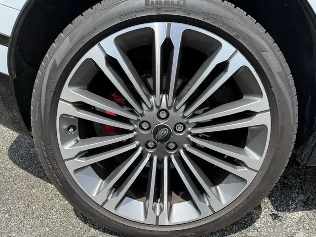 2024 Land Rover Range Rover Velar SE photo 3
