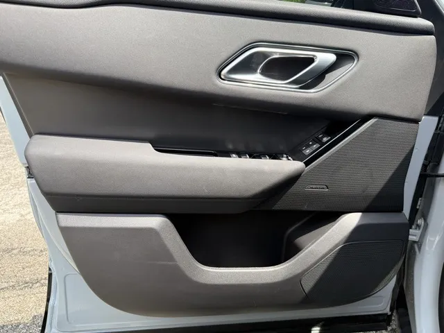 2024 Land Rover Range Rover Velar SE photo 4