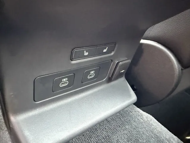 2024 Land Rover Range Rover Velar SE photo 15