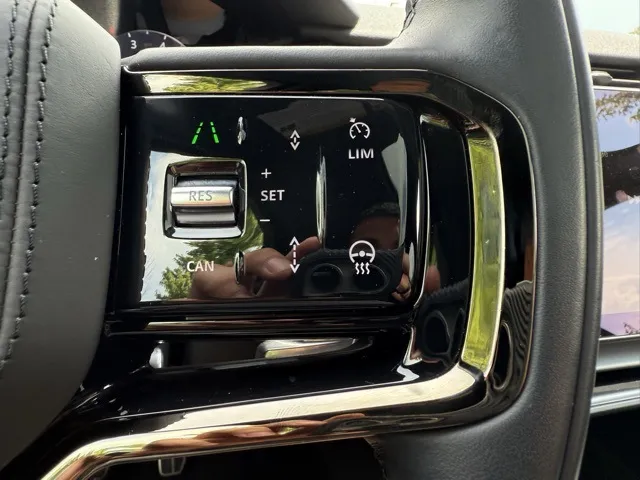 2024 Land Rover Range Rover Velar SE photo 16